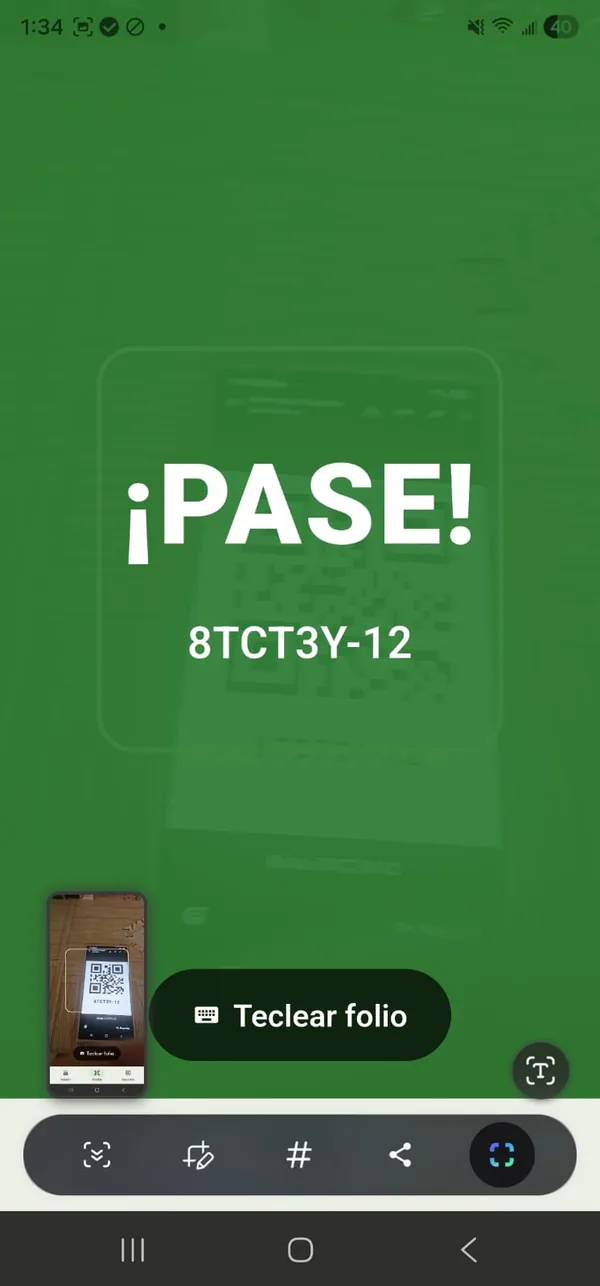 Pantalla Validar mostrando ¡PASE! tras escanear un QR